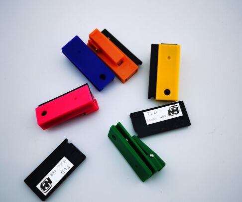 Προηγμένα θερμοφωτιστικά δοσιμετρικά με πλάκες από πιεζοηλεκτρικό κύλινδρο ιδανικά για την εξασφάλιση ιατρικής απεικόνισης και την παρακολούθηση της ασφάλειας των πυρηνικών εργαζομένων